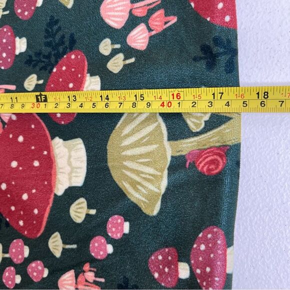 Mushroom Pillow Cover Velvety Green Red Cream Pink 18 Inch Kitschy READ DESCR - Picture 6 of 7